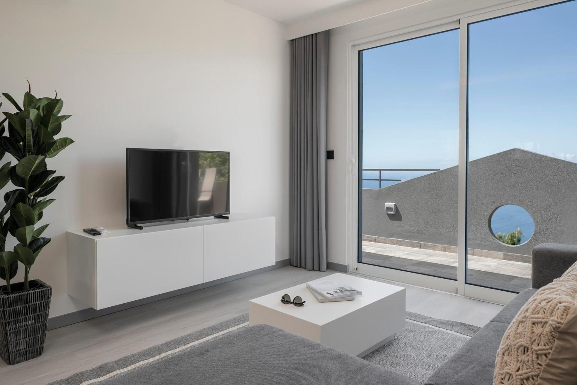 Intelsol Calheta Apartments By An Island Apart Экстерьер фото